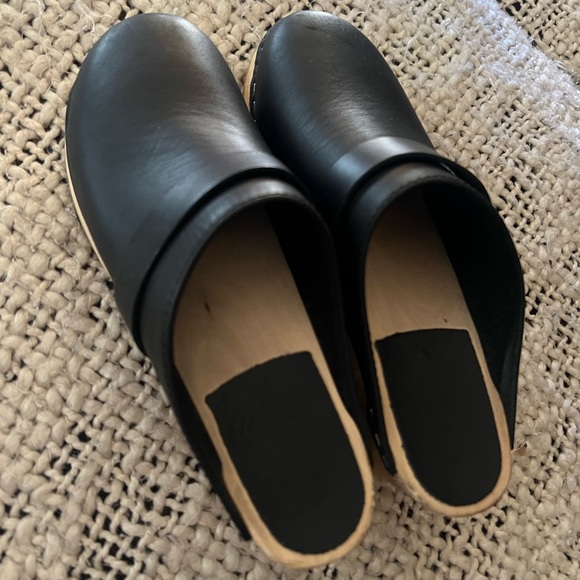 Maguba Clogs - Picture 2 of 6